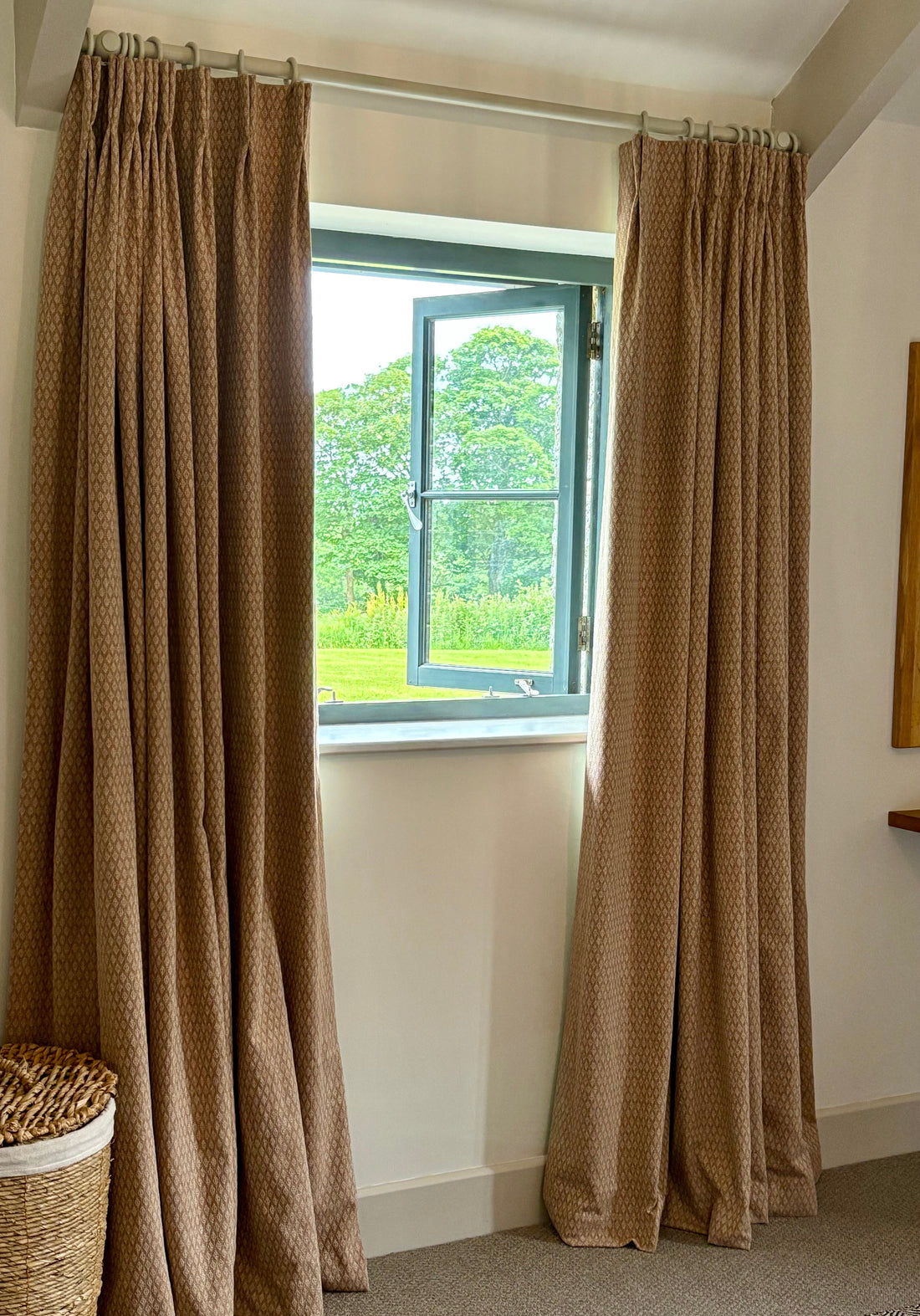 SLOWHOME Guide to Choosing Curtains