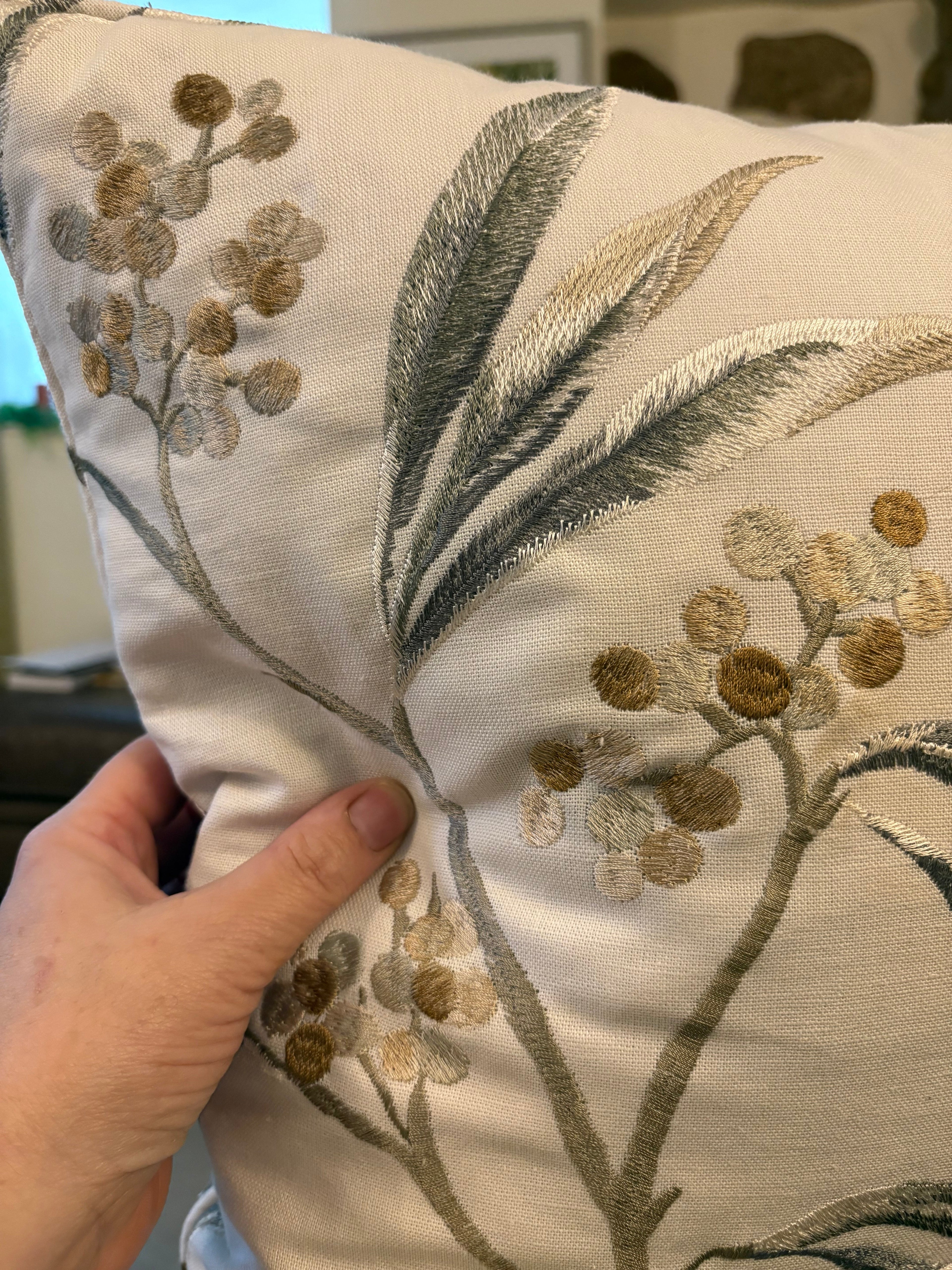 Piped cushion 